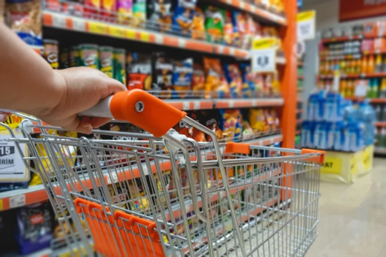 El consumo se desploma en la Provincia y ya impacta en el empleo