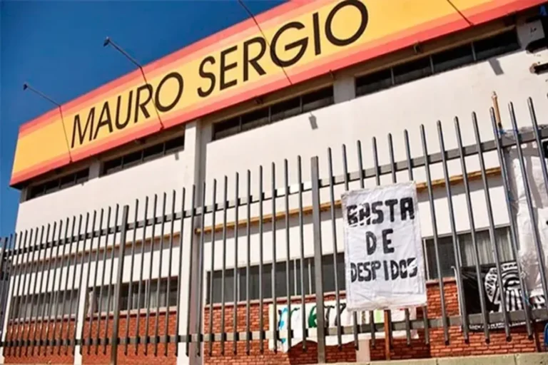 Caída del consumo e importaciones: Mauro Sergio extiende suspensiones de personal
