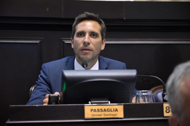 “Terapia de grupo”: desde la Segunda cruzaron a Kicillof por la cumbre con intendentes