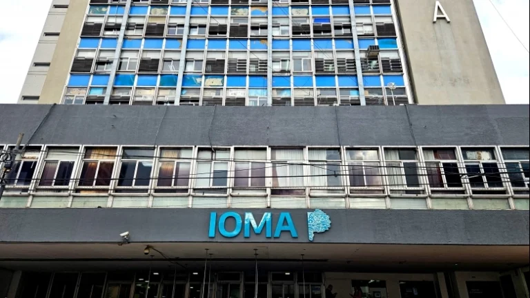 Crisis en IOMA: médicos cortan la atención y miles de afiliados quedan sin cobertura