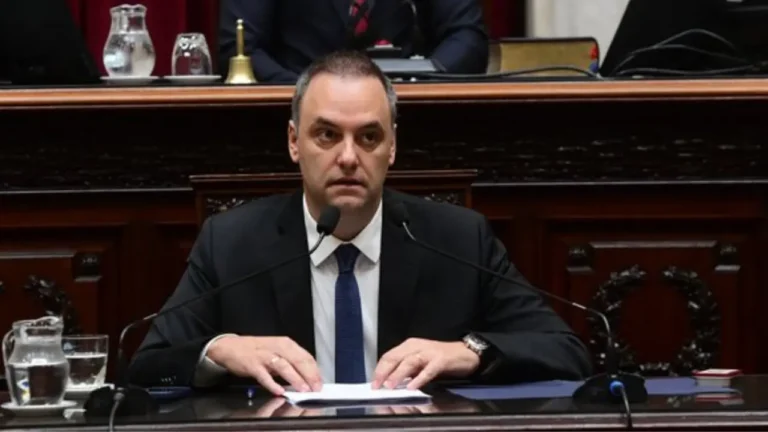 Adorni pasó por el Congreso: las distintas posturas de la política bonaerense