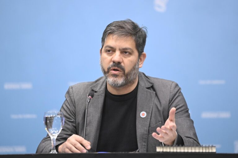 Bianco fue operado de urgencia en España y retrasa su regreso con Kicillof