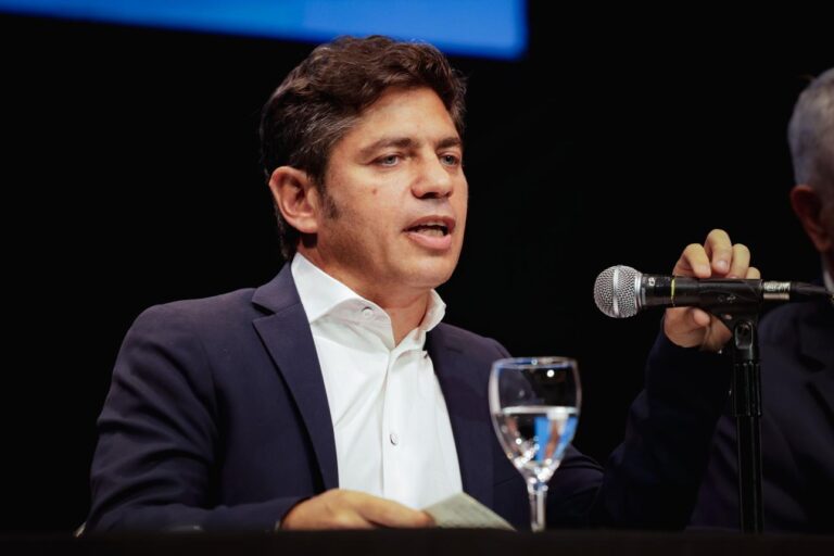Axel Kicillof presentó su libro en la Feria del Libro y cuestionó el rumbo económico del Gobierno