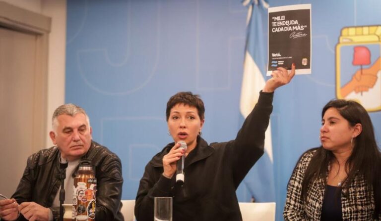 Mayra Mendoza apuntó contra Milei y Adorni: «El ajuste lo iba a pagar la casta»