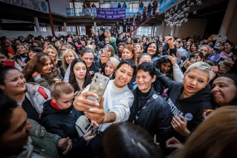 Mayra Mendoza cerró un masivo acto de mujeres peronistas en Quilmes
