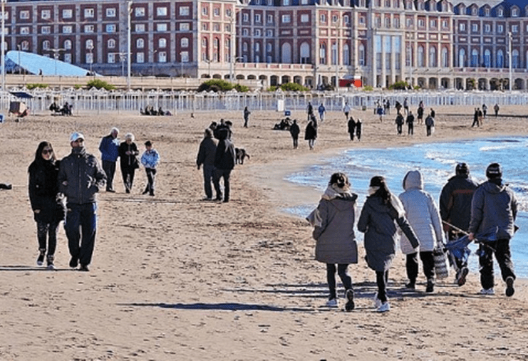 La crisis ya golpea al turismo: el peor fin de semana largo del año encendió alarmas en la Provincia