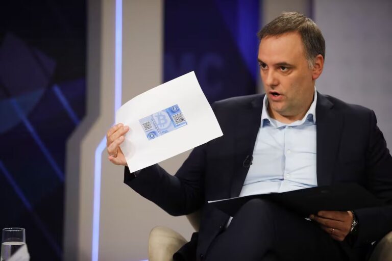 Adorni blanqueó USD 513 mil en Bitcoin y admitió que ahorró dinero “en negro”