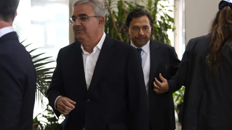 Los gobernadores aliados empiezan a soltarle la mano a Adorni y crece el riesgo de una derrota en el Senado