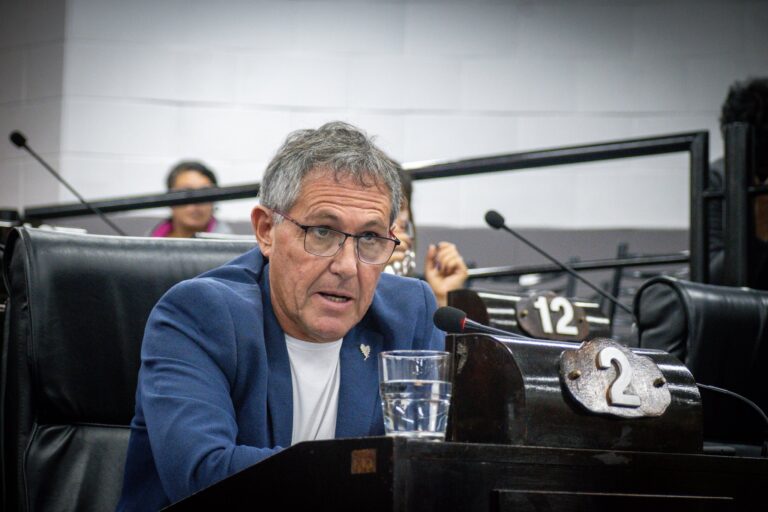 La interna libertaria estalla en Quilmes: renunció el jefe del bloque a una semana de asumir