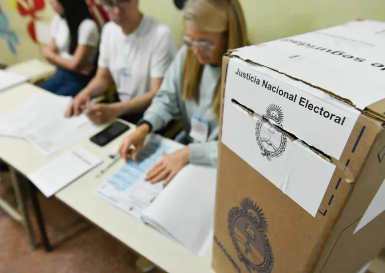 Los gobernadores se despegan de Milei y adelantan sus elecciones para proteger sus territorios