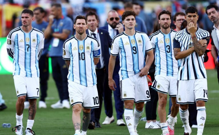 Sin Messi, la Selección regresa al país y el Gobierno pone en duda el feriado
