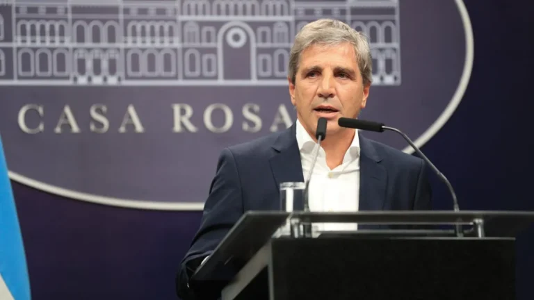 Caputo habilitó el fondo de las indemnizaciones como nueva fuente de financiamiento para el Tesoro